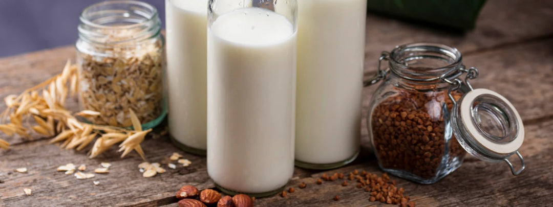 Collagen peptides safety checklist for lactose intolerance, showing collagen powder and a glass of milk. 